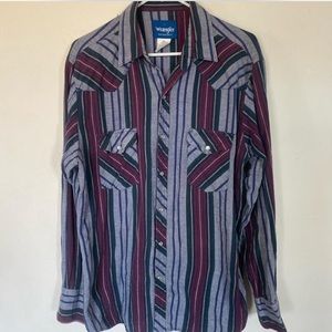 Men’s vintage Wrangler Western long sleeve button down with pearl snaps